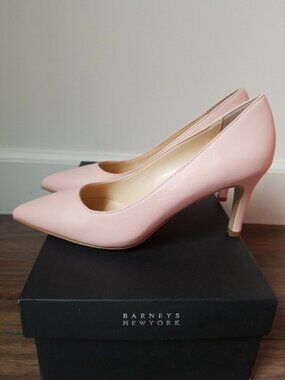 Barneys New York Women's Italian Shoes NUDE Leather Pumps